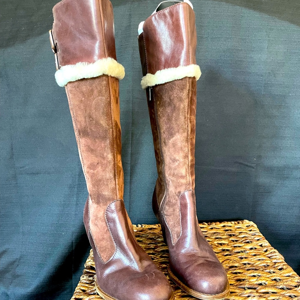 Brown suede Ugg boots size 6.5